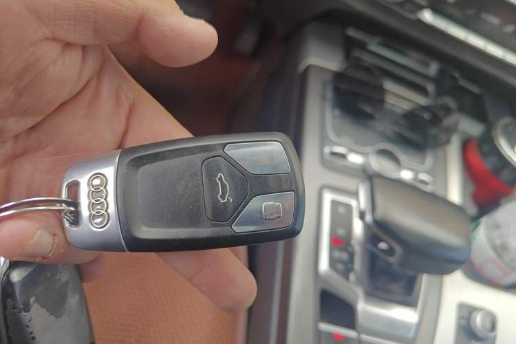 Used Audi Q7 2018 40 TFSI Comfort Model Vehicle Key
