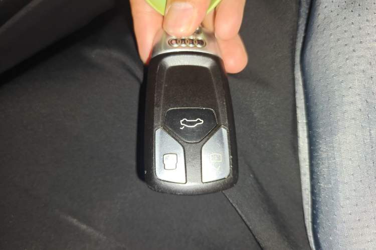 Used Audi Q7 2018 40 TFSI Comfort Model Vehicle Key