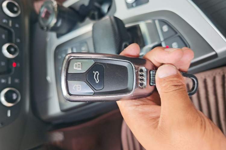 Used Audi Q7  Vehicle Key