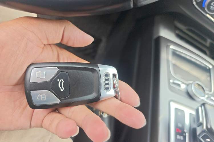 Used Audi Q7 2018 40 TFSI Comfort Model Vehicle Key