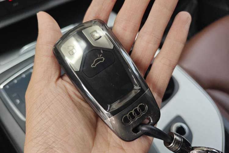 Used Audi Q7 2018 40 TFSI Comfort Model Vehicle Key