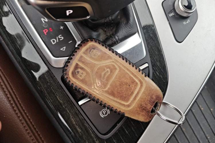 Used Audi Q7  Vehicle Key