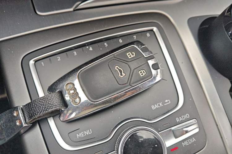 Used Audi Q7 2018 40 TFSI Comfort Model Vehicle Key
