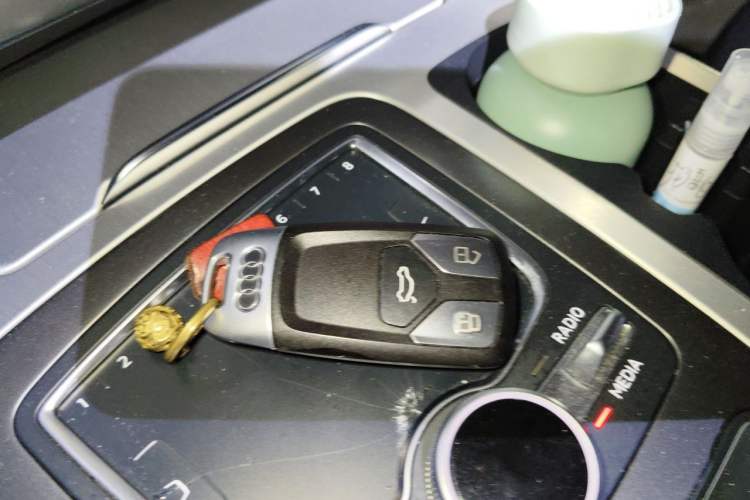 Used Audi Q7 2018 40 TFSI Comfort Model Vehicle Key