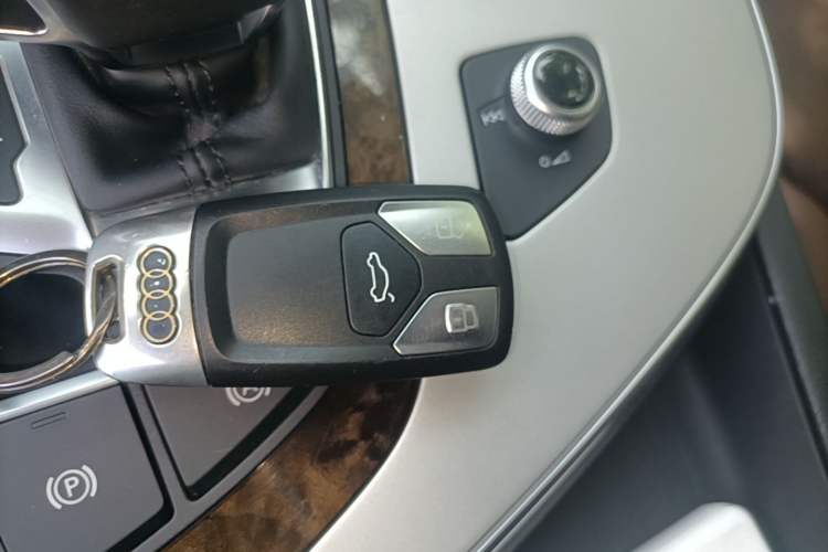 Used Audi Q7 2018 45 TFSI Technology Edition Vehicle Key