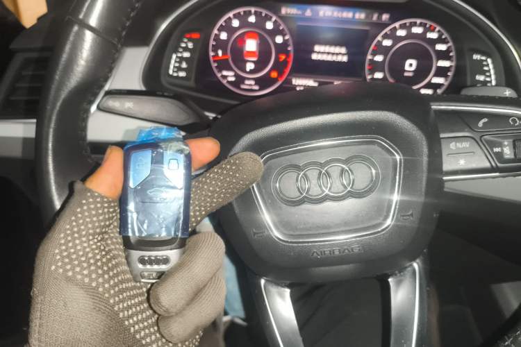 Used Audi Q7 2018 40 TFSI Comfort Model Vehicle Key