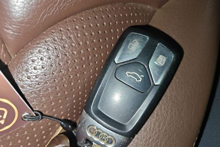 Used Audi Q7 2018 40 TFSI Comfort Model Vehicle Key