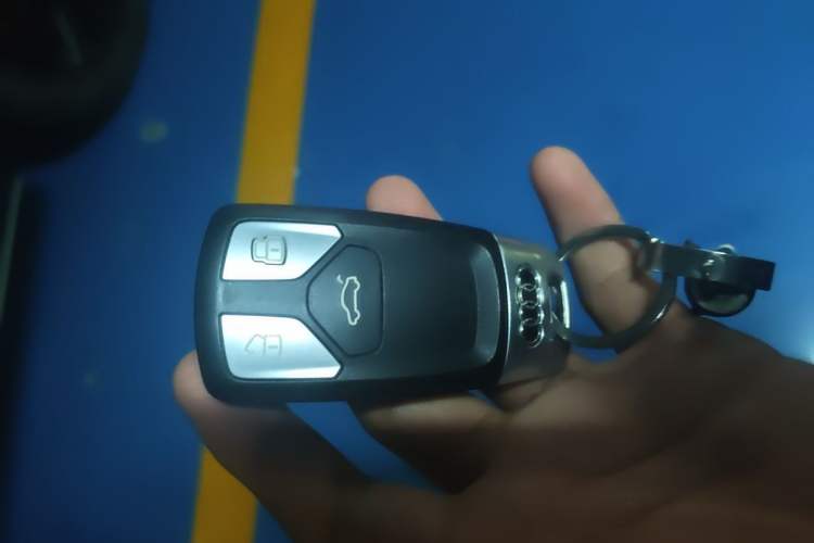 Used Audi Q7 2018 40 TFSI Comfort Model Vehicle Key