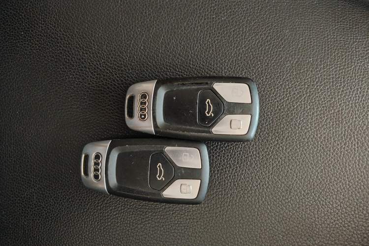 Used Audi Q7 2018 40 TFSI Comfort Model Vehicle Key