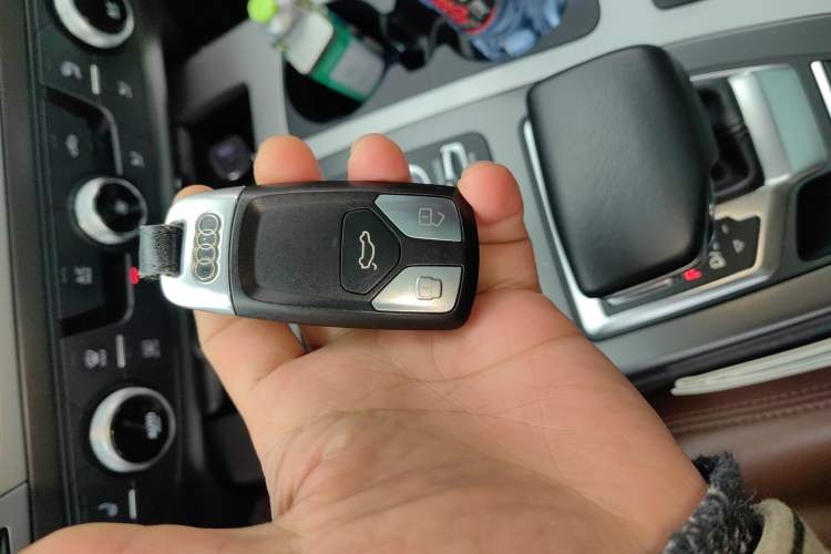 Used Audi Q7 2018 40 TFSI Comfort Model Vehicle Key