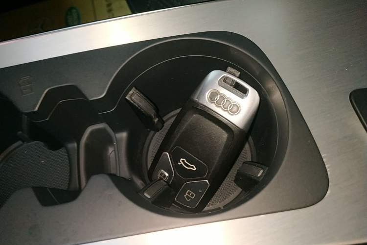Used Audi Q7 2018 40 TFSI Comfort Model Vehicle Key