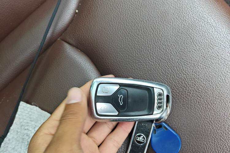 Used Audi Q7 2018 40 TFSI Comfort Model Vehicle Key