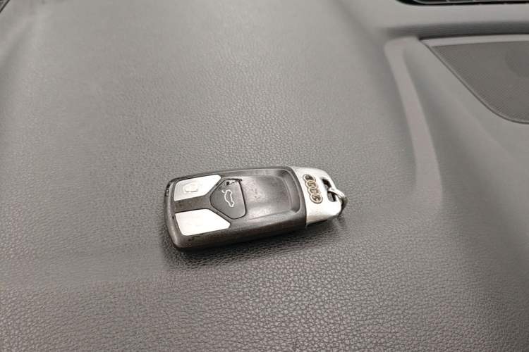 Used Audi Q7 2018 40 TFSI Comfort Model Vehicle Key