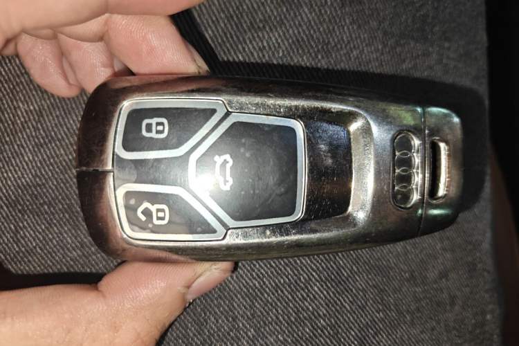 Used Audi Q7 2018 40 TFSI Comfort Model Vehicle Key