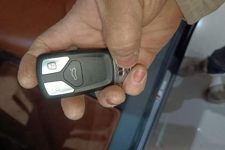 Used Audi Q7 2018 40 TFSI Comfort Model Vehicle Key