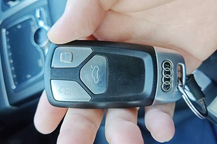 Used Audi Q7 2018 40 TFSI Comfort Model Vehicle Key