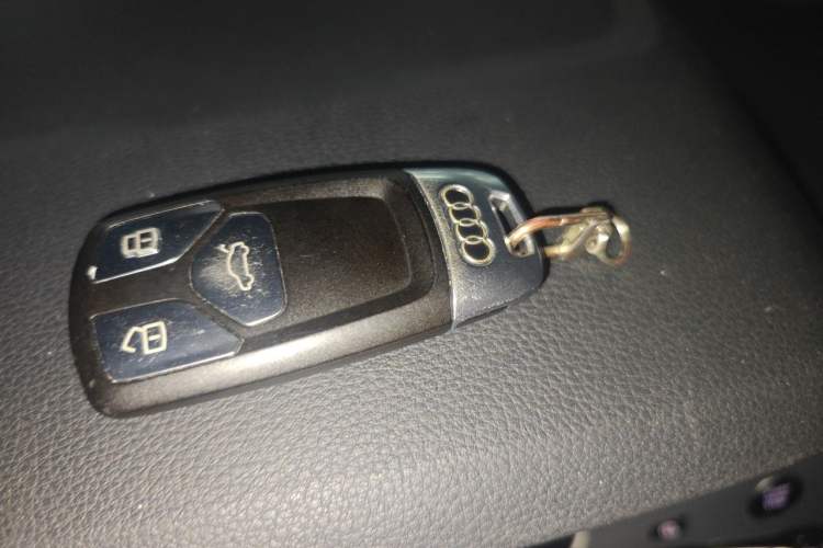 Used Audi Q7 2018 40 TFSI Comfort Model Vehicle Key
