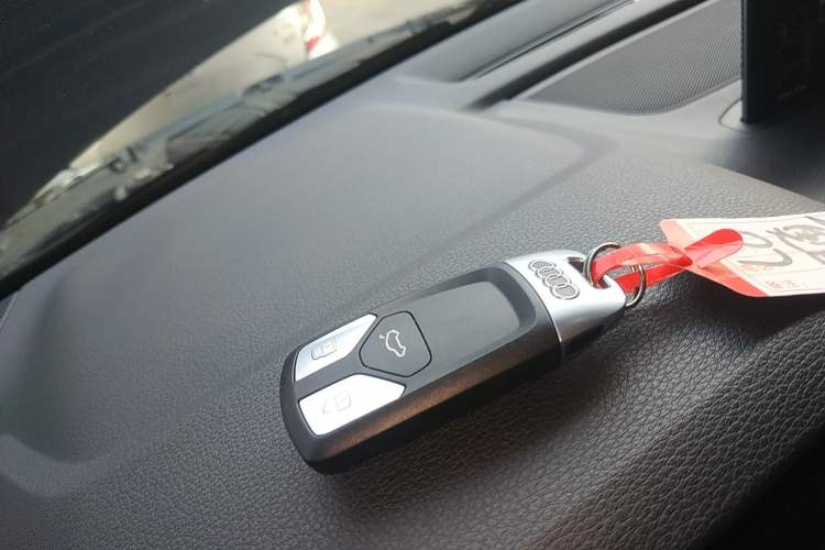 Used Audi Q7 2018 40 TFSI Comfort Model Vehicle Key