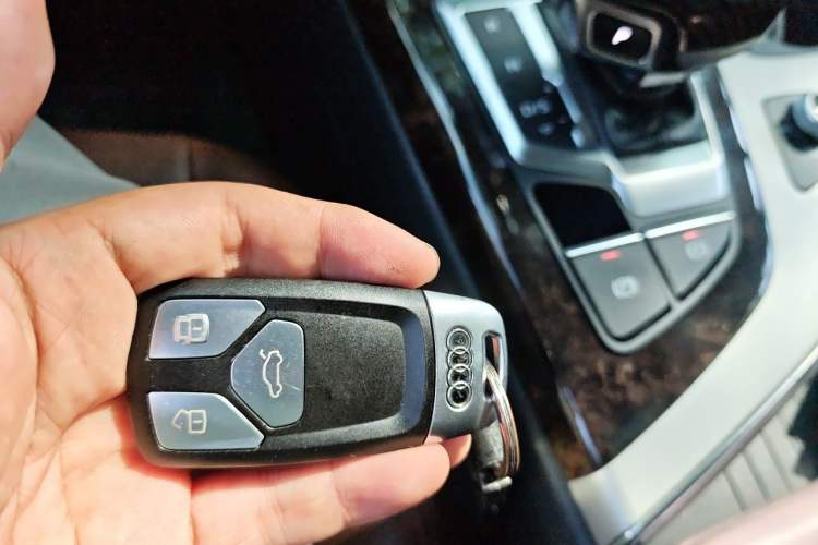 Used Audi Q7 2018 45 TFSI S line Sport Edition Vehicle Key