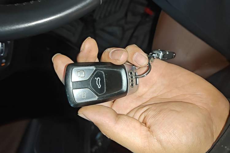 Used Audi Q7 2018 40 TFSI Comfort Model Vehicle Key