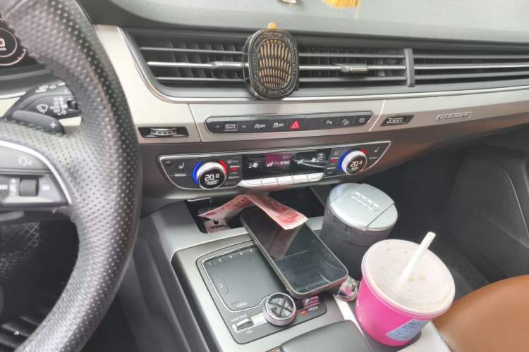 Used Audi Q7 2018 45 TFSI Technology Edition Audio And AC Panel