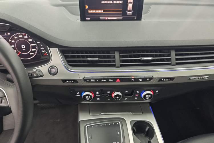 Used Audi Q7 2018 45 TFSI Technology Edition Audio And AC Panel