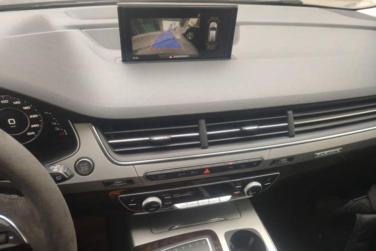 Used Audi Q7 2018 45 TFSI S line Sport Edition Audio And AC Panel
