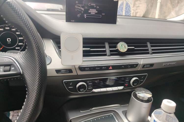 Used Audi Q7 2018 40 TFSI Comfort Model Audio And AC Panel