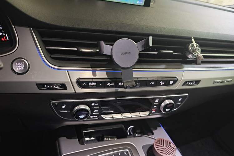 Used Audi Q7 2018 40 TFSI Comfort Model Audio And AC Panel