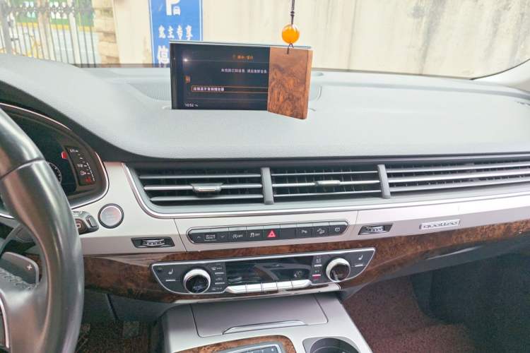 Used Audi Q7 2018 45 TFSI Technology Edition Audio And AC Panel
