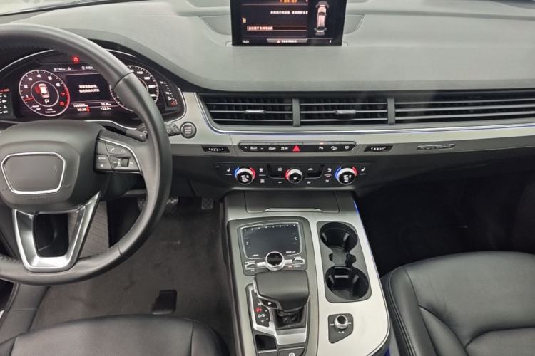 Used Audi Q7 2018 45 TFSI Technology Edition Center Console