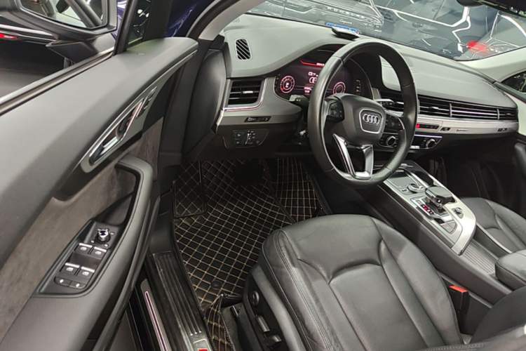 Used Audi Q7 2018 40 TFSI Comfort Model Driver Seat