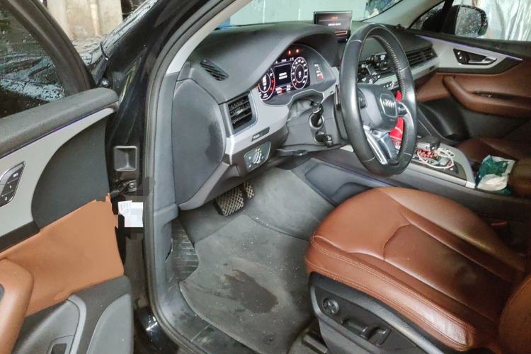Used Audi Q7 2018 40 TFSI Comfort Model Driver Seat