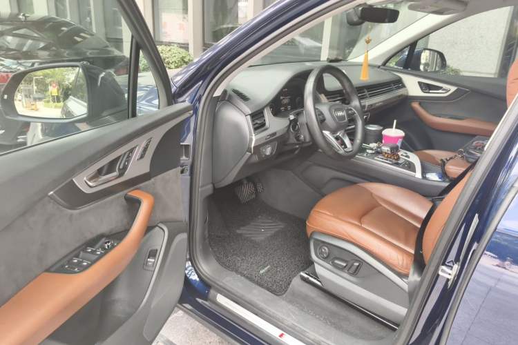 Used Audi Q7 2018 45 TFSI Technology Edition Driver Seat