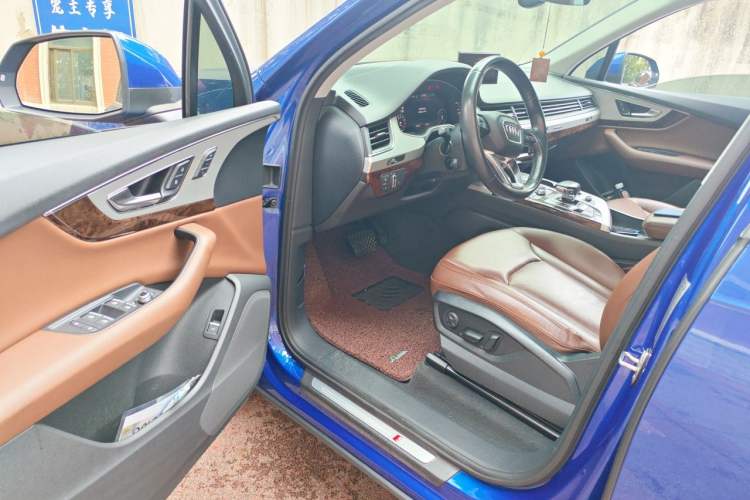 Used Audi Q7 2018 45 TFSI Technology Edition Driver Seat