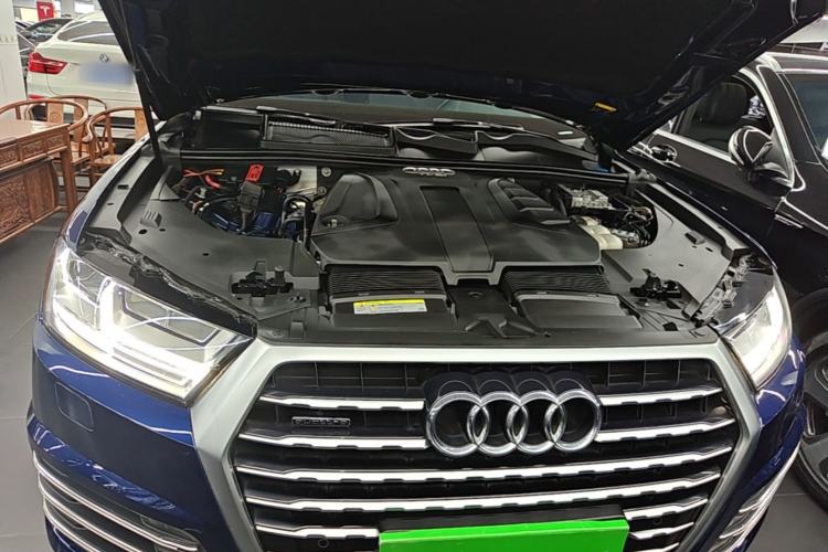 Used Audi Q7 2018 40 TFSI Comfort Model Engine Bay