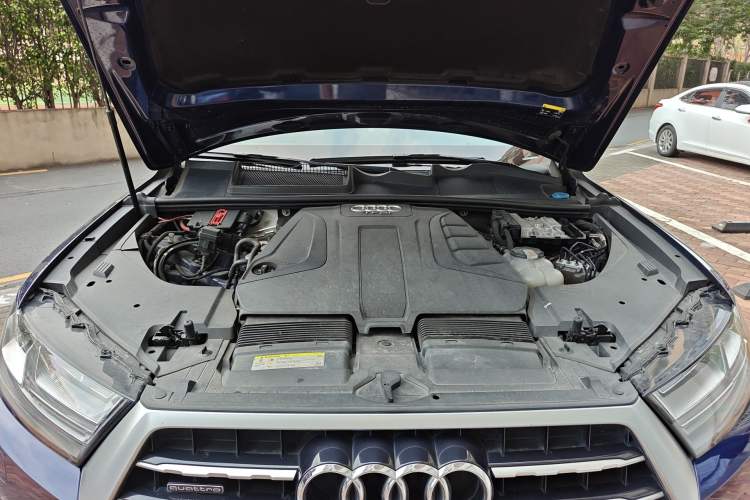 Used Audi Q7 2018 40 TFSI Comfort Model Engine Bay
