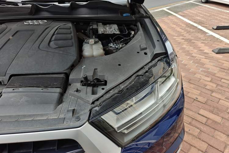 Used Audi Q7 2018 40 TFSI Comfort Model Engine Bay Left