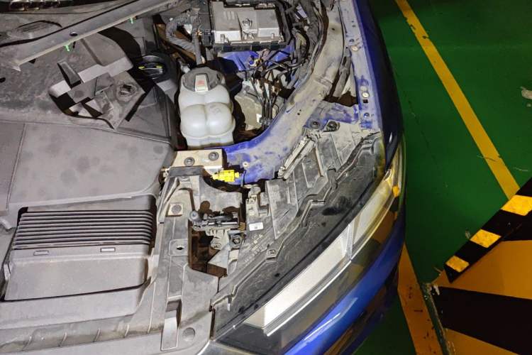Used Audi Q7 2018 45 TFSI Technology Edition Engine Bay Left
