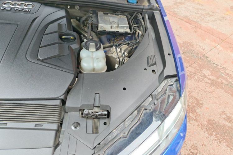 Used Audi Q7 2018 45 TFSI Technology Edition Engine Bay Left