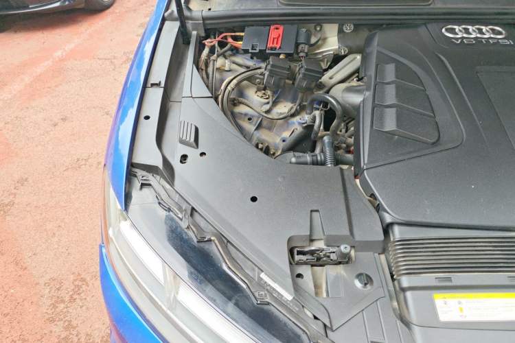Used Audi Q7 2018 45 TFSI Technology Edition Engine Bay Right