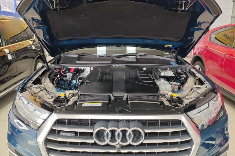 Used Audi Q7 2018 40 TFSI Comfort Model Engine Bay