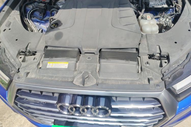 Used Audi Q7 2018 40 TFSI Comfort Model Engine Bay