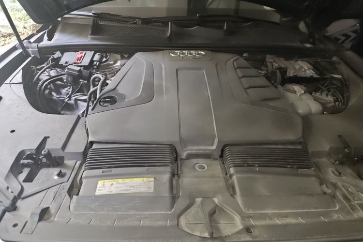 Used Audi Q7 2018 40 TFSI Comfort Model Engine Bay