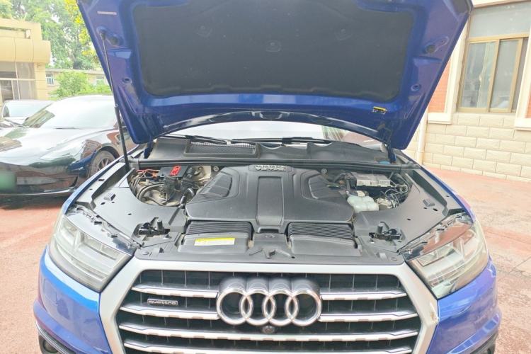 Used Audi Q7 2018 45 TFSI Technology Edition Engine Bay