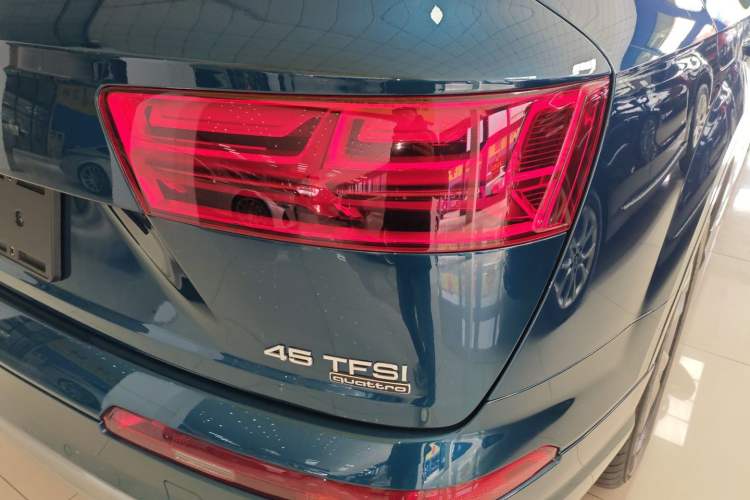 Used Audi Q7 2018 40 TFSI Comfort Model Exterior 4