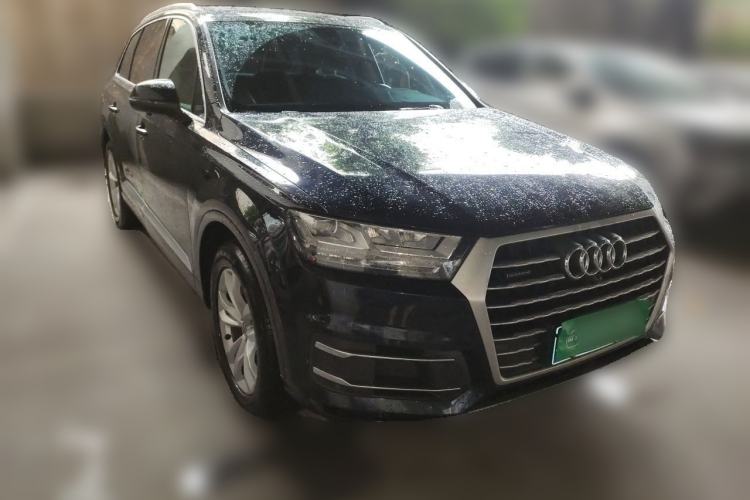Used Audi Q7 2018 40 TFSI Comfort Model Front Right 45 Deg