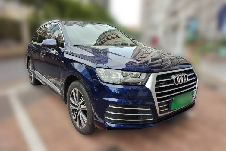 Used Audi Q7 2018 40 TFSI Comfort Model Front Right 45 Deg