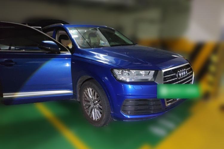 Used Audi Q7 2018 45 TFSI Technology Edition Front Right 45 Deg