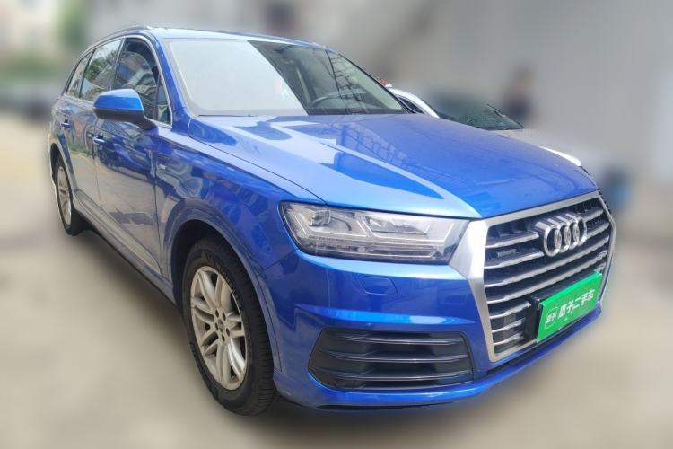Used Audi Q7 2018 40 TFSI Comfort Model Front Right 45 Deg